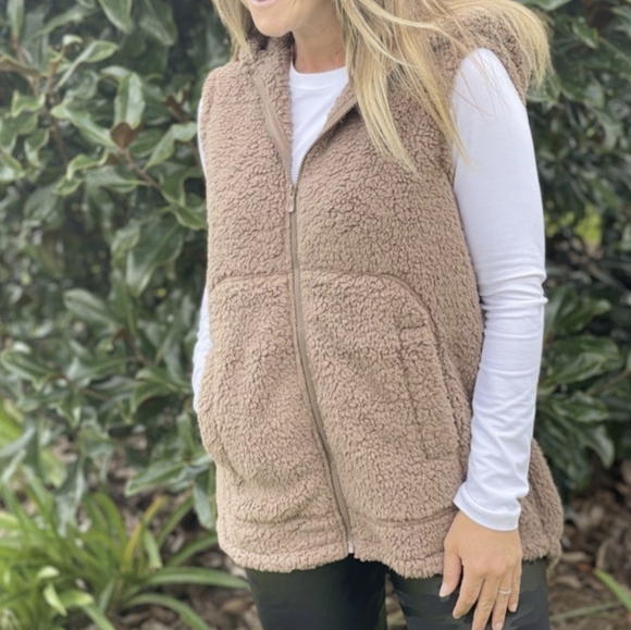 Zenana Outfitters Tops - Zenana Mocha Sherpa Hooded Vest